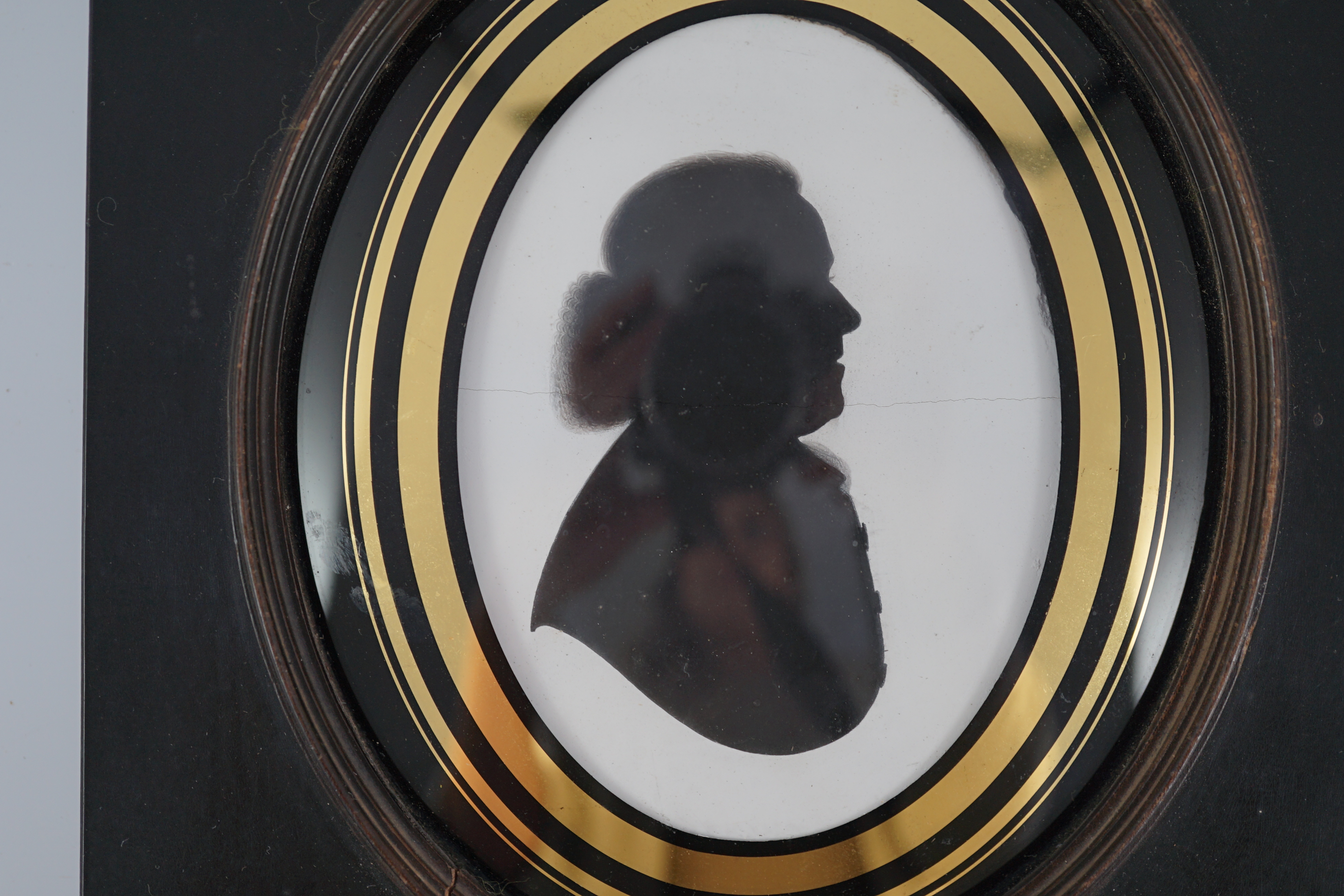 John Miers (1756-1821), Silhouette of a gentleman, painted plaster, 8.2 x 6cm.